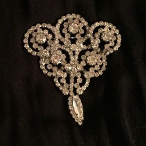 Weiss rhinestone pin